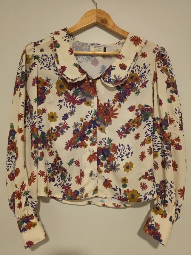 Blusa Floral Cuello Volante Basement
