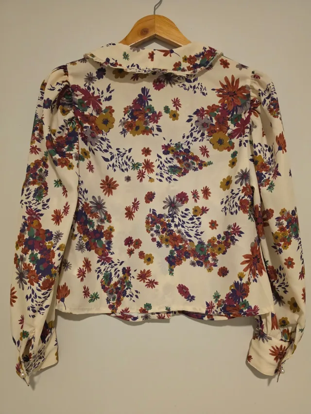 Blusa Floral Cuello Volante Basement
