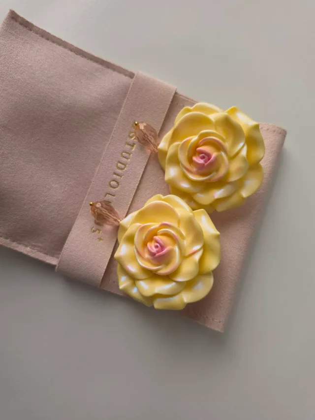Aretes Rosas Crema Estudio Luxus