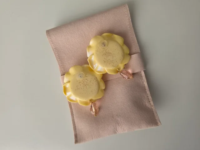 Aretes Rosas Crema Estudio Luxus